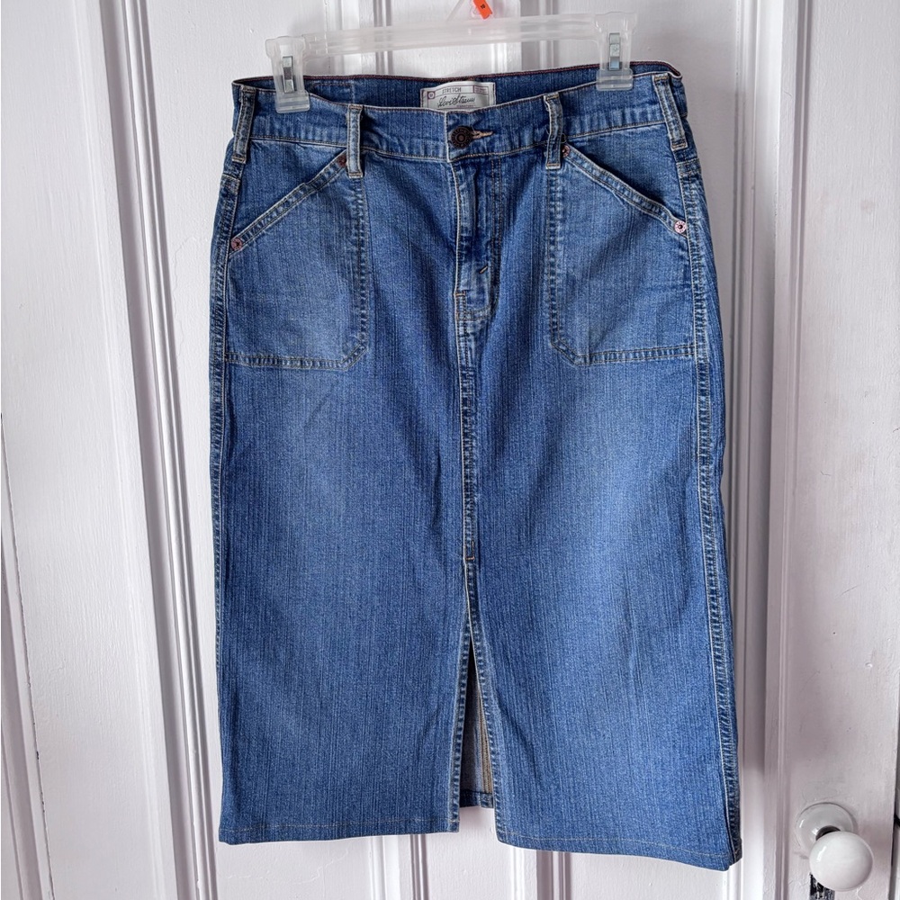 Women’s Levi Strauss Front Slit Medium Wash Front Zip Pockets Midi skirt Size 6